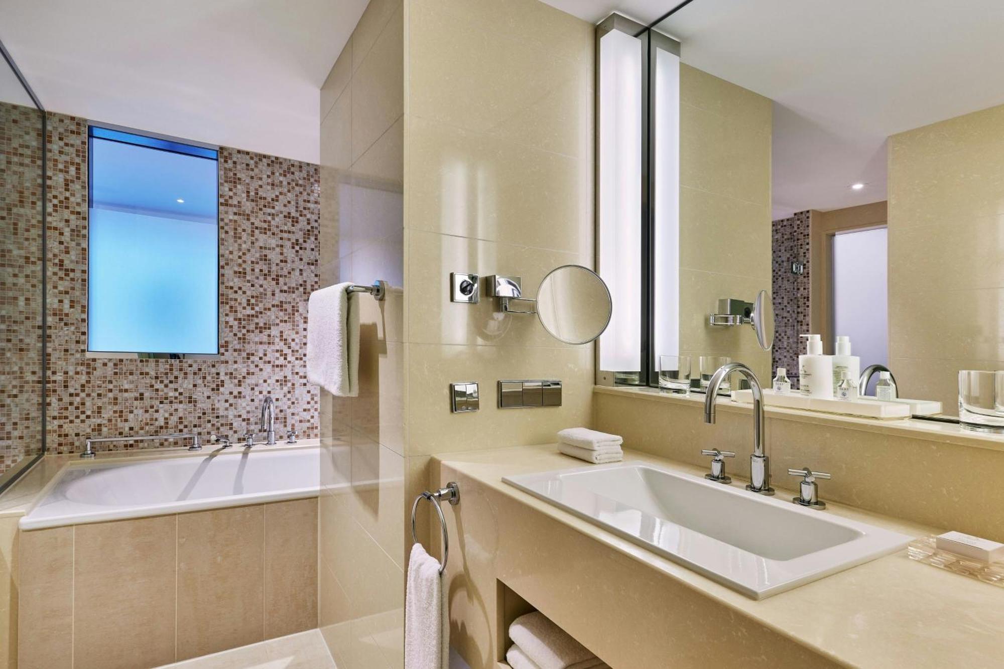 Panoramic Deluxe King Room