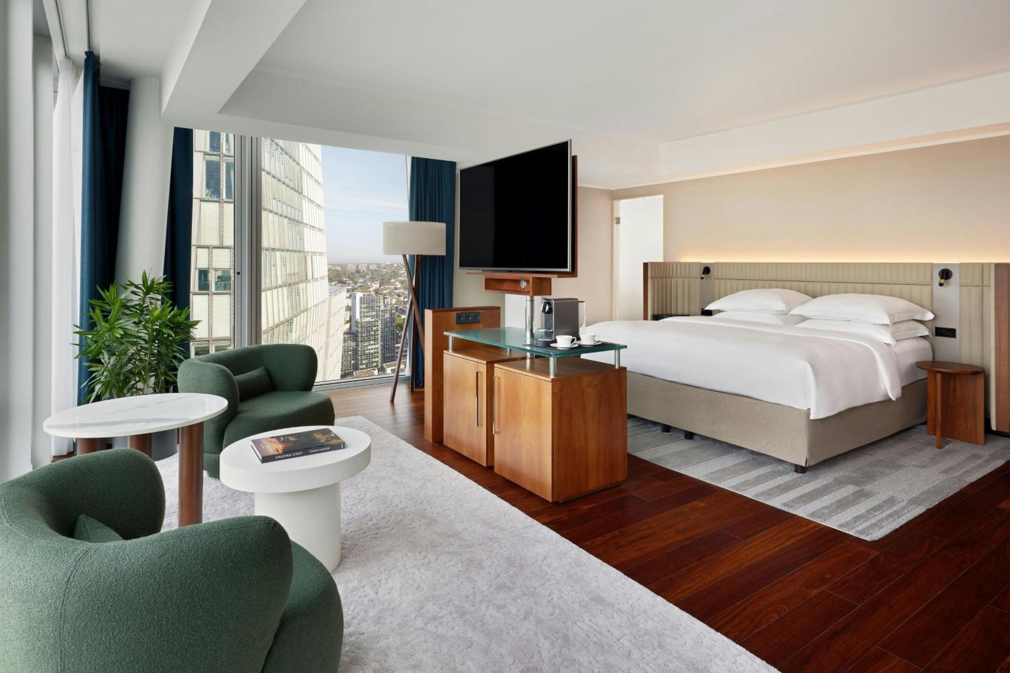 Skyline Junior King Suite